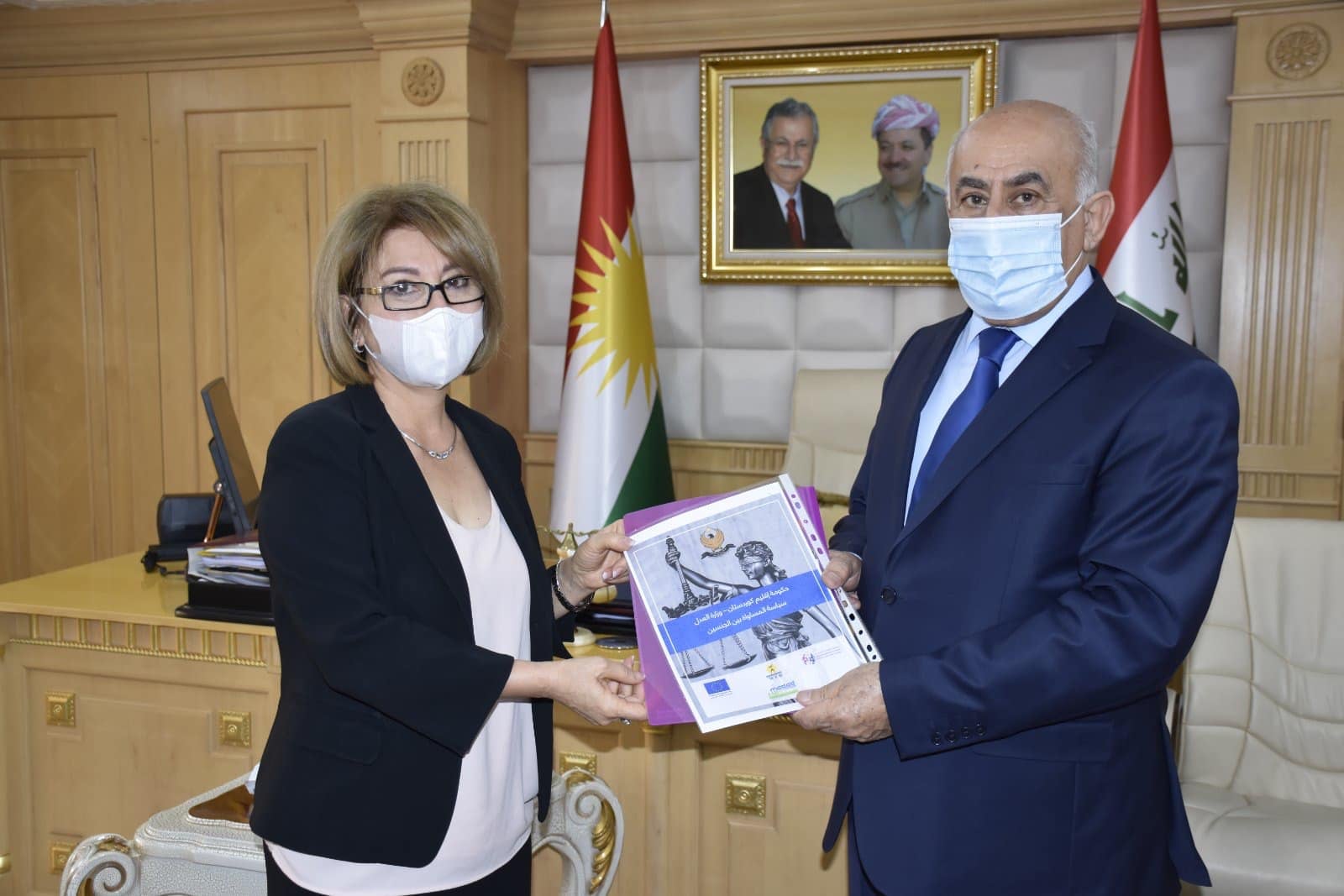 Ms. Suzan Aref hands over the Gender Equality Policy to His Excellency the Minister of Justice, Kurdistan Regional Government
